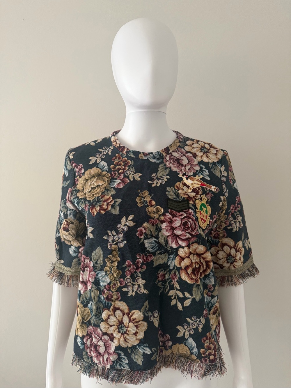 Zara Floral Jacquard Short-Sleeve Top in Dark Green with Rose and Gold Accents